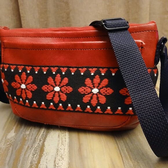 New Southwestern New Mexico style Shoulder Purse Tapestry trim Red Black Vinyl - Picture 3 of 12